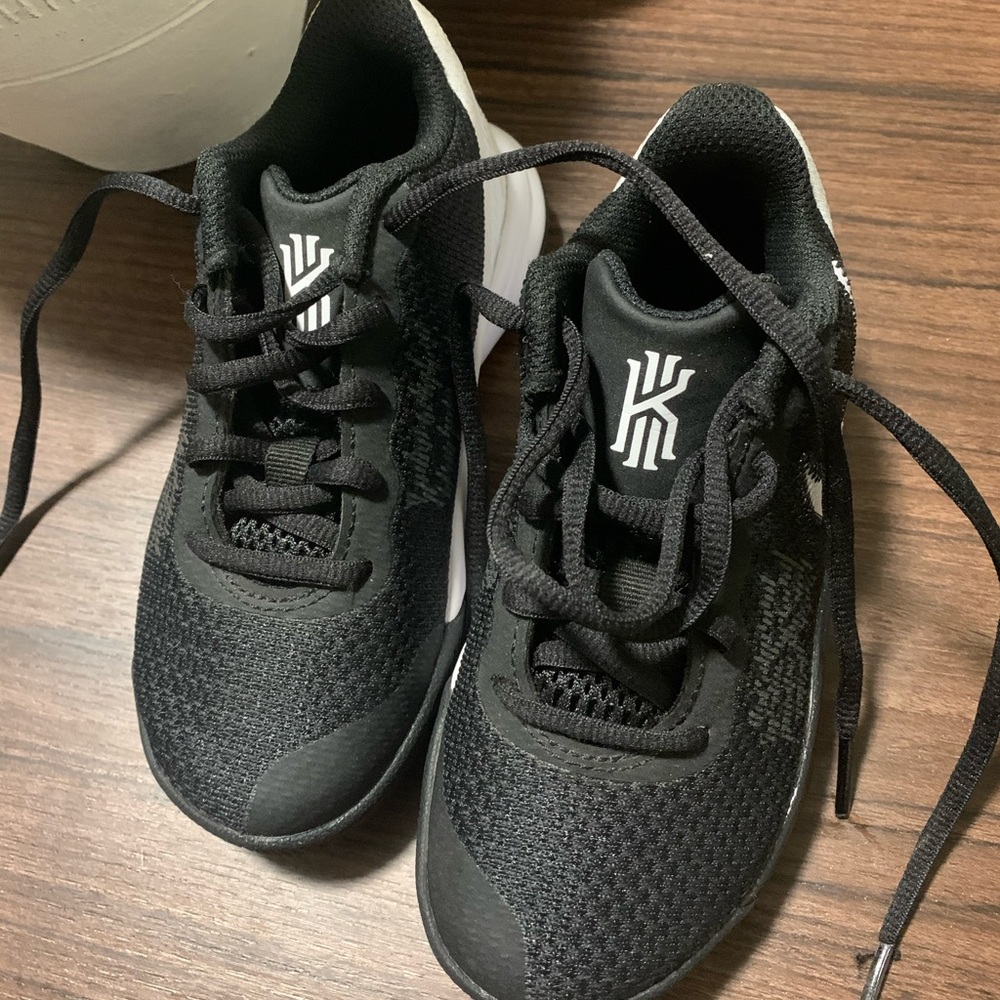 Children’s Nike Kyrie Irving shoes size 11C